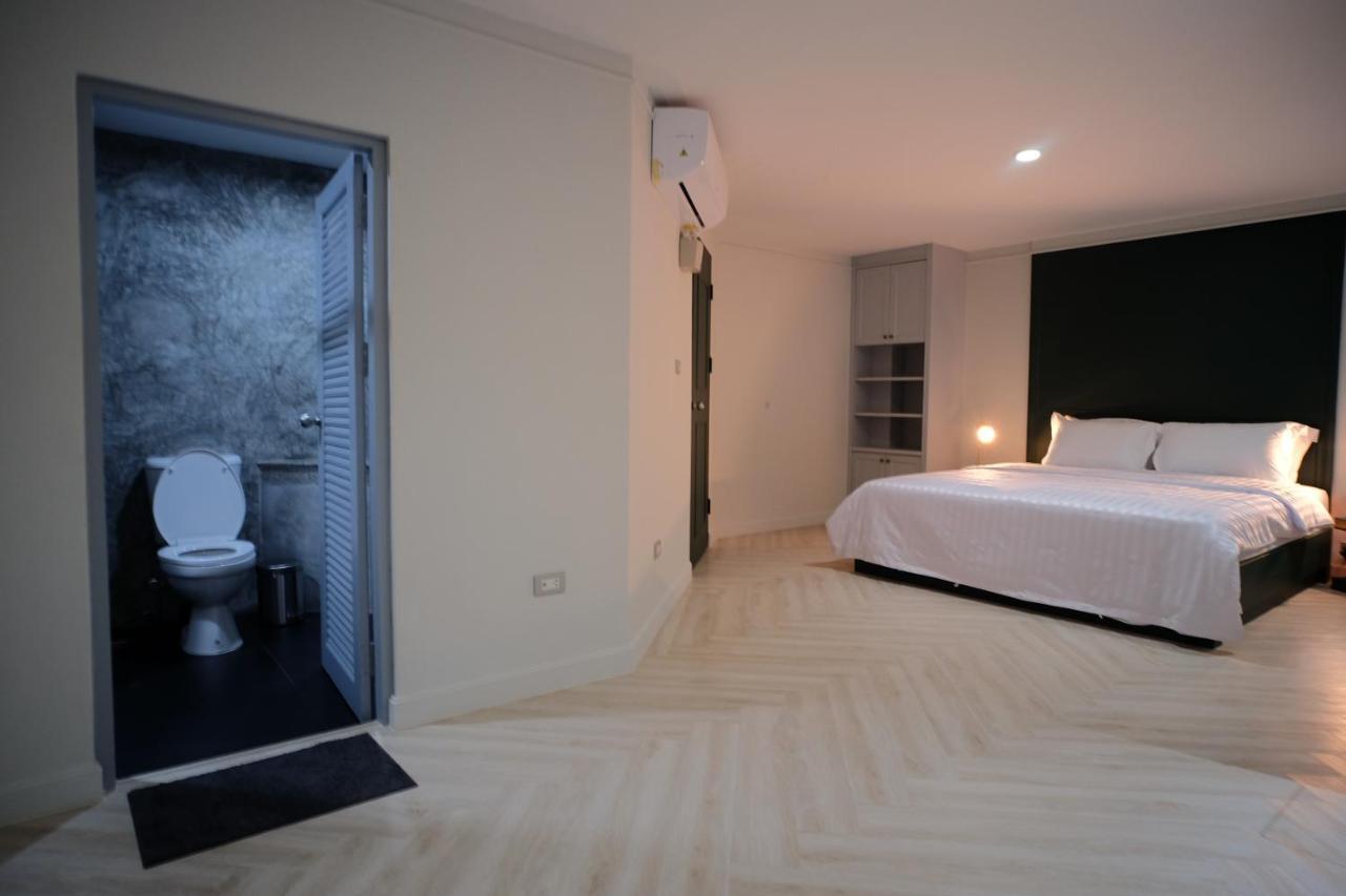 Baan Khun Pra Duplex Rm3 Bangkok Apartment Exterior photo